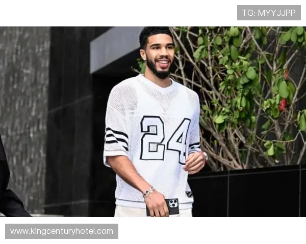 足球球星穿搭风格解析 哪些球员的时尚品味值得借鉴